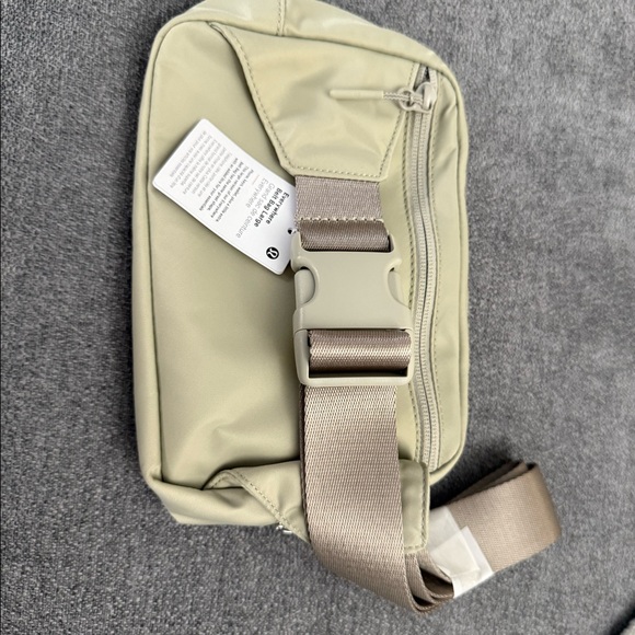 Lululemon everywhere belt bag large - Picture 6 of 10
